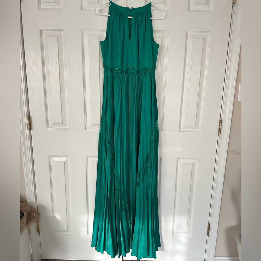 Adrianna Papell long pleated green gown - Picture 6 of 10